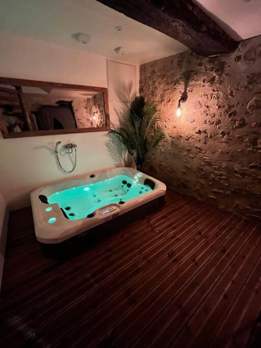 Maison Suspendue Avec Jacuzzi Privatif Pont-en-Royans Exteriér fotografie